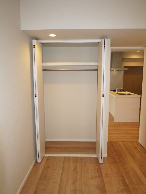 レクセルマンション音羽　出窓がある洋室　クローゼット