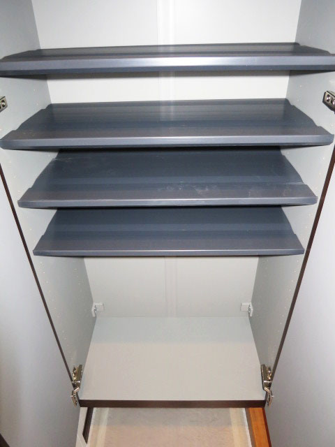 トールサイズのシューズボックスが設置された玄関