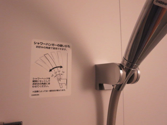 すっきりした印象のバスルーム