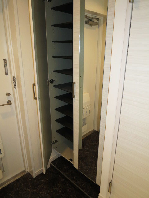 ディアライフ大塚　収納力◎なシューズボックスが設置された玄関