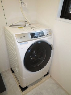 ディアライフ大塚　ドラム式洗濯機がすでに設置されています