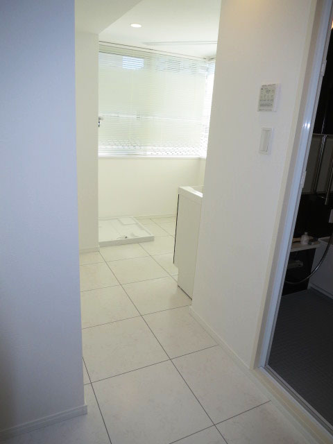 藤和護国寺コープ　洗面室～サンルームの入り口307