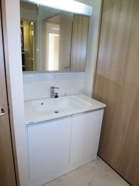 藤和護国寺コープ　機能的な洗面化粧台208