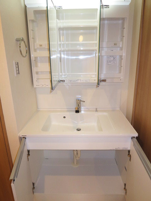 藤和護国寺コープ　機能的な洗面化粧台208