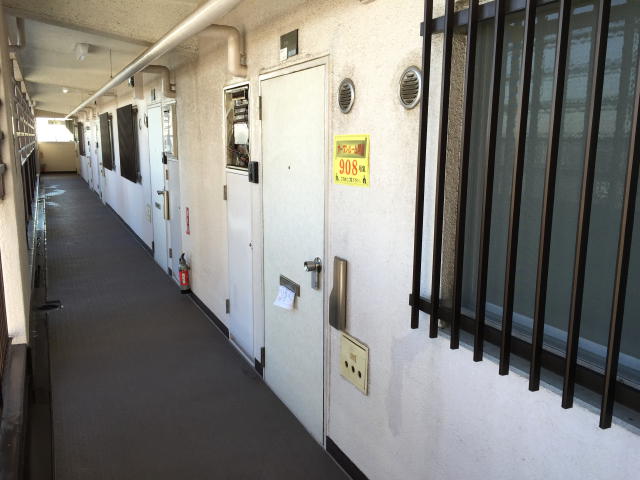 田園調布スカイハイツ　玄関前