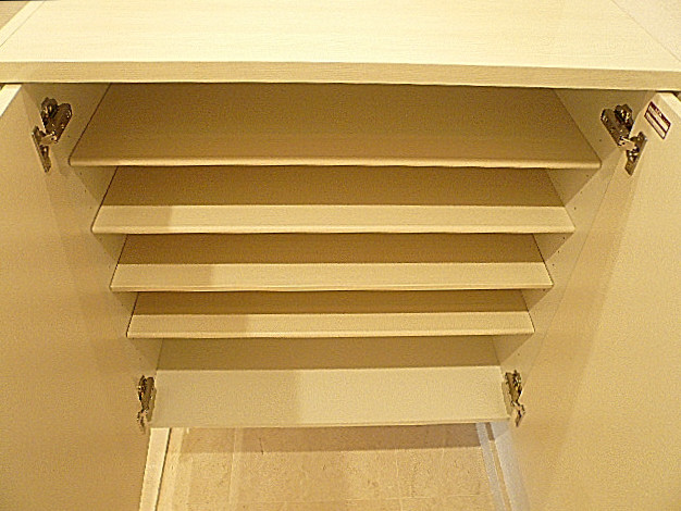 エス・コート駒沢　カウンター付玄関収納