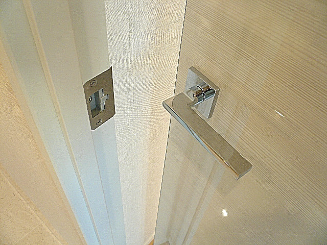 エス・コート駒沢　LDKへの扉