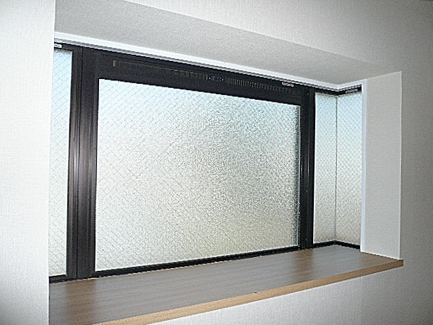 エス・コート駒沢　LDK出窓