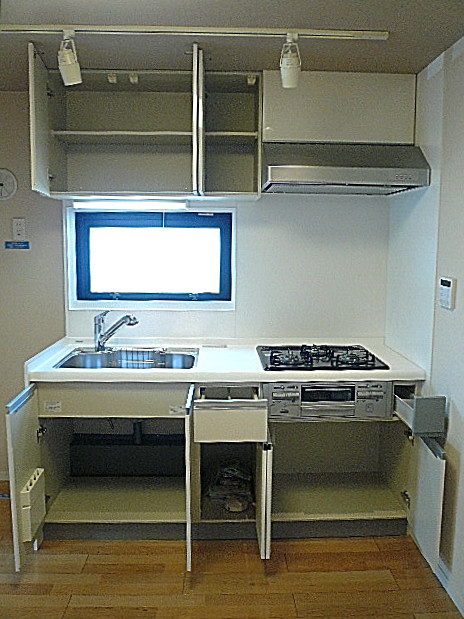 エス・コート駒沢　システムキッチン収納