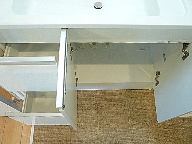 エス・コート駒沢　洗面化粧台収納