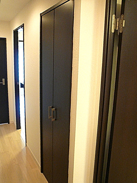 アークステージ田園調布　廊下収納202