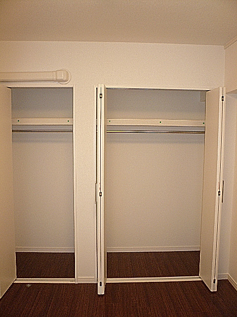 ロワイヤル碑文谷　洋室5.8帖　クローゼット