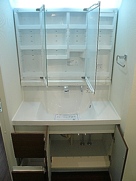 ビュラ田園調布　洗面化粧台収納