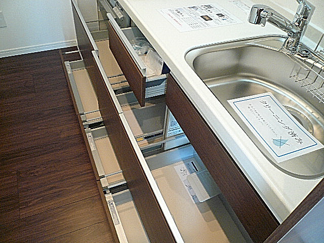 ビュラ田園調布　キッチン収納