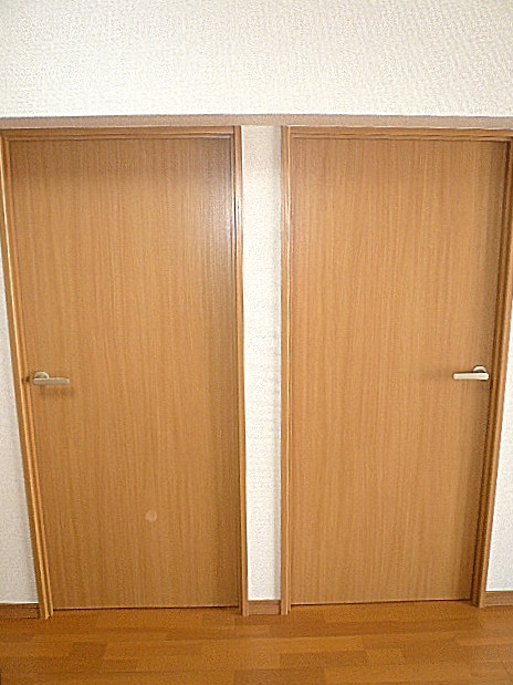 麻布十番中央マンション　洋室　扉