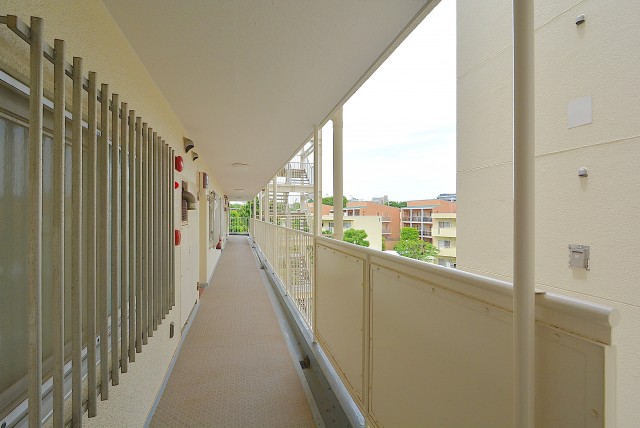 三井馬事公苑南ハイツ外廊下