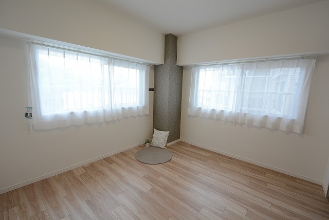 三井馬事公苑南ハイツ 洋室①