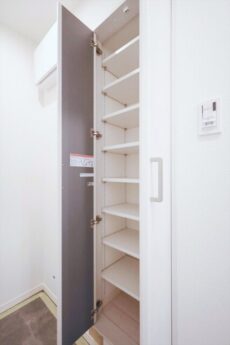 ライオンズマンション新富町 玄関