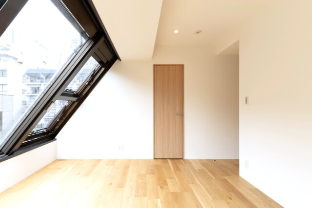 スカイプラザ赤坂 洋室1