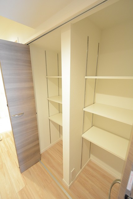 三井馬事公苑南ハイツ 廊下