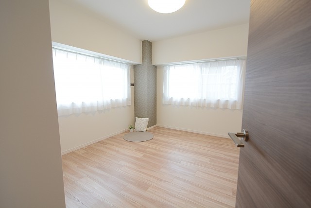 三井馬事公苑南ハイツ 洋室①