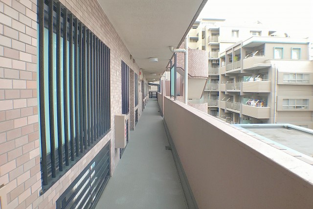 ライオンズヴィアーレ幡ヶ谷 (1)外廊下