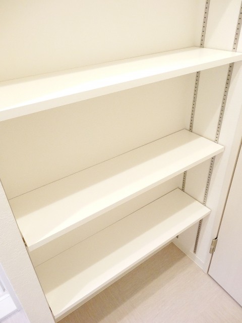 洗面室内の収納棚