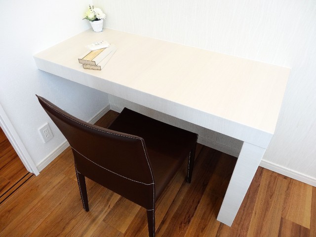 ＤＥＮ内のデスク