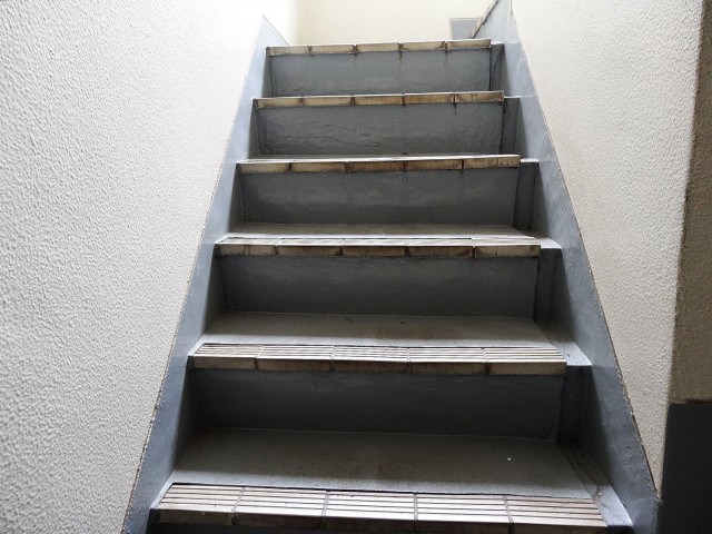 柿の木坂コーポ　共用階段