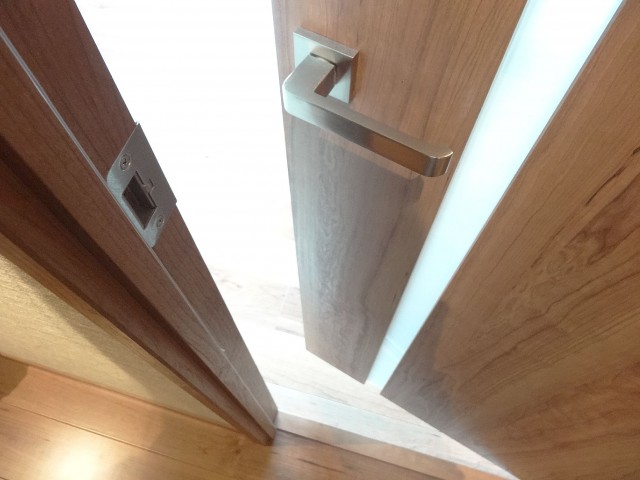 サンマリーナ新子安　約4.8帖の洋室扉407