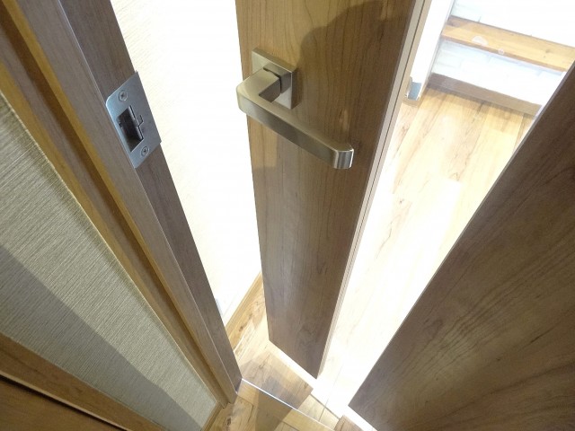 サンマリーナ新子安　LDK扉407