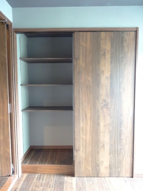 サンマリーナ新子安　約4.3帖の洋室