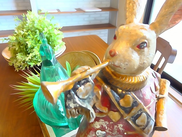 サンマリーナ新子安　リビングのうさぎ407