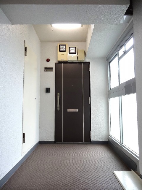 ニューライフ等々力　玄関前