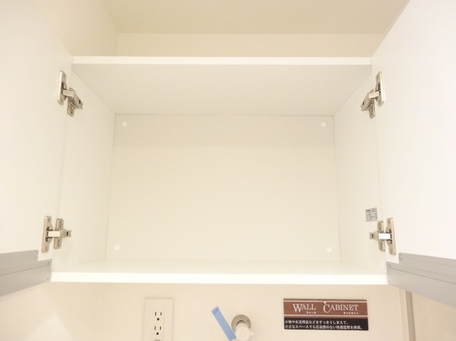 ヴェラハイツ浜町　洗濯機置場上の収納棚506