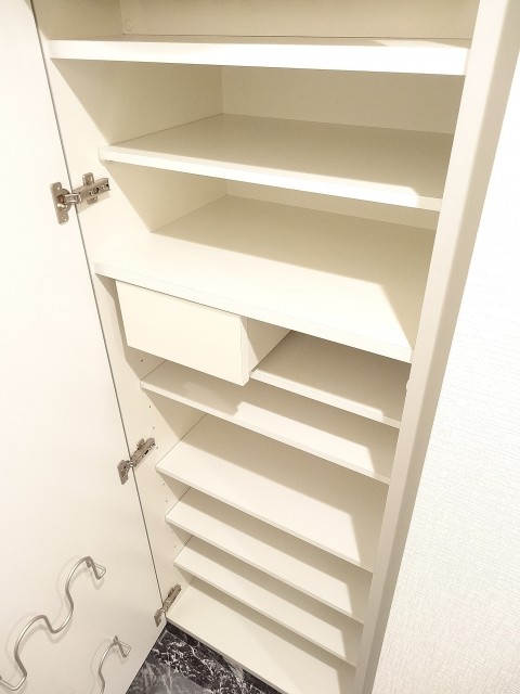 エスコートノヴェル白金高輪　シューズＢＯＸ