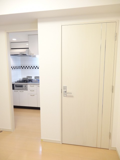 エスコートノヴェル白金高輪　洋室扉