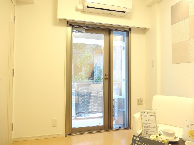 エスコートノヴェル白金高輪　バルコニー扉