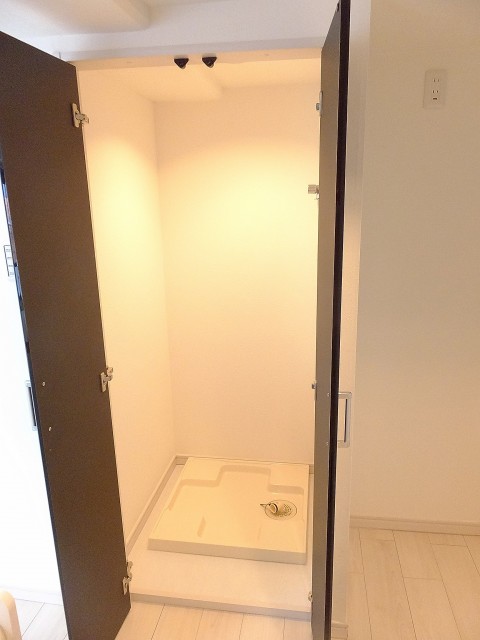 東建ニューハイツ九段　洗濯機置場