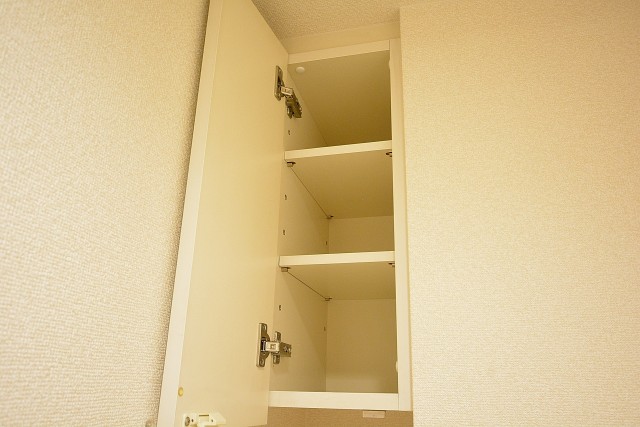 アールヴェール新宿弁天町　トイレ収納702