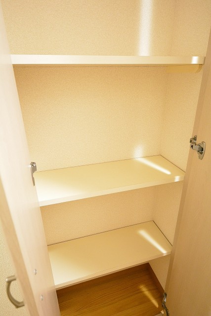 アールヴェール新宿弁天町　廊下の物入れ702