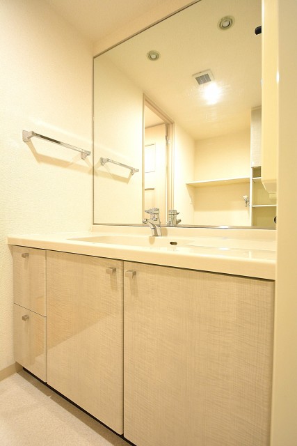 アールヴェール新宿弁天町　洗面化粧台702