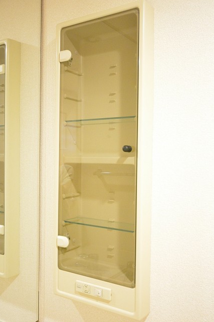 アールヴェール新宿弁天町　キャビネット702