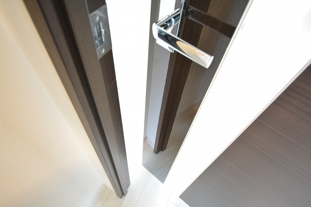 グレイス魚籃坂　LDKの扉