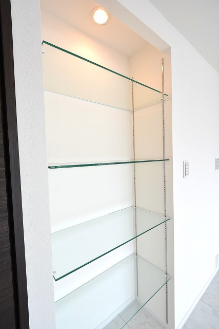 神宮前コーポラス　リビング飾り棚