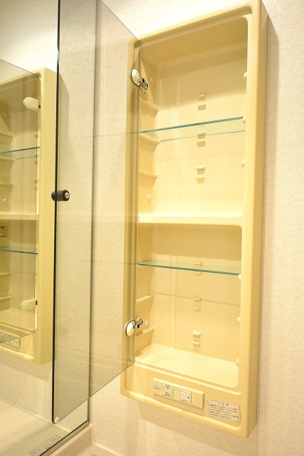 アールヴェール新宿弁天町　キャビネット402