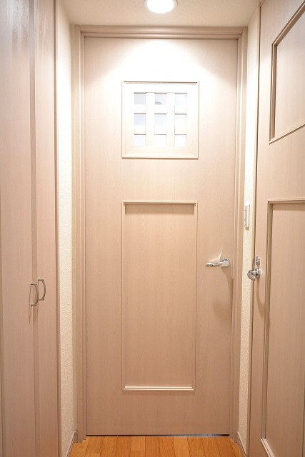 アールヴェール新宿弁天町　リビングダイング扉402