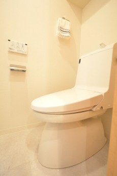 日興パレス南麻布第2　ウォシュレット機能付きトイレ