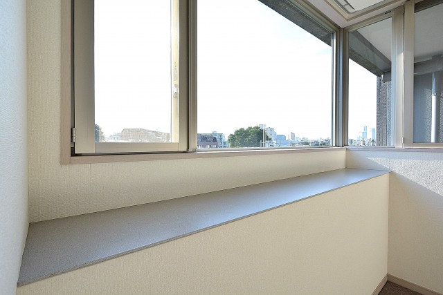 アールヴェール新宿弁天町　窓際カウンター402