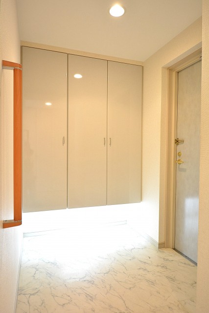 アールヴェール新宿弁天町　玄関ホール301